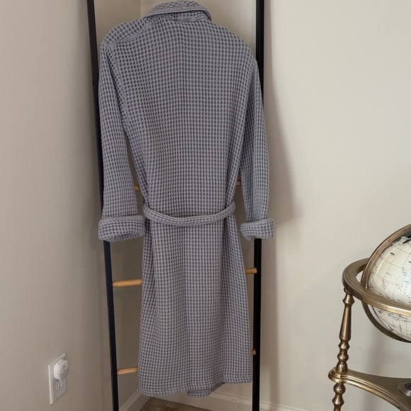 Brooklinen Gray Waffle Knit Robe - Picture 4 of 4